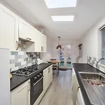 Family For Groups With Super King Bedroom And Bunk Holiday home *