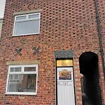 Family For Groups With Super King Bedroom And Bunk Holiday home *