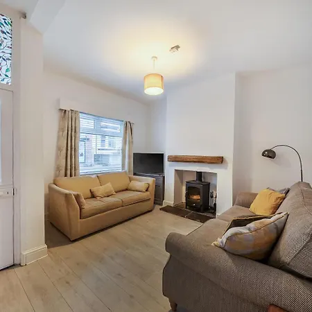 Family For Groups With Super King Bedroom And Bunk Holiday home Filey