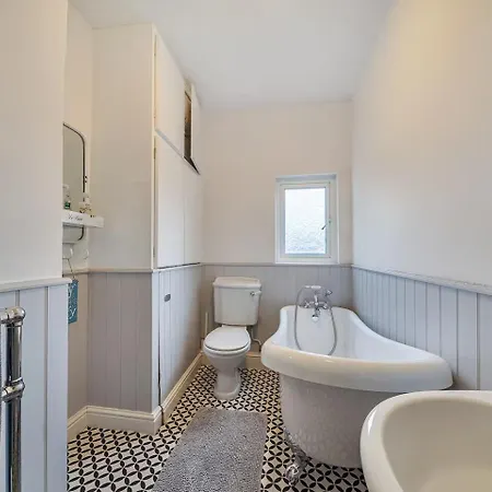 Family For Groups With Super King Bedroom And Bunk