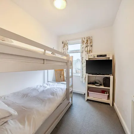 Family For Groups With Super King Bedroom And Bunk *