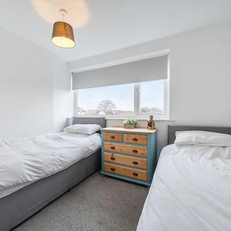 Family For Groups With Super King Bedroom And Bunk * Filey