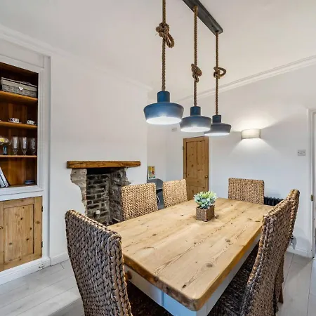 Family For Groups With Super King Bedroom And Bunk Holiday home *